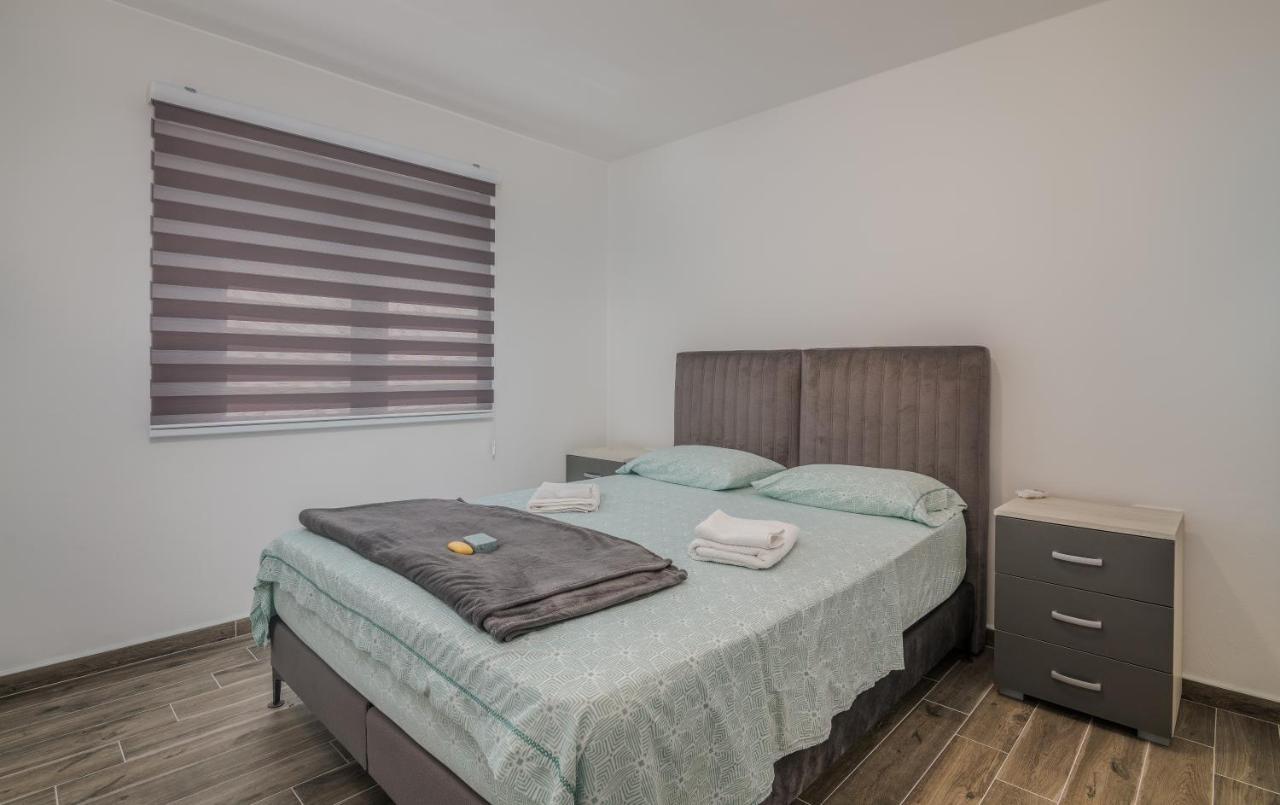 Apartment Diva Sveti Vid-Miholjice Exteriör bild